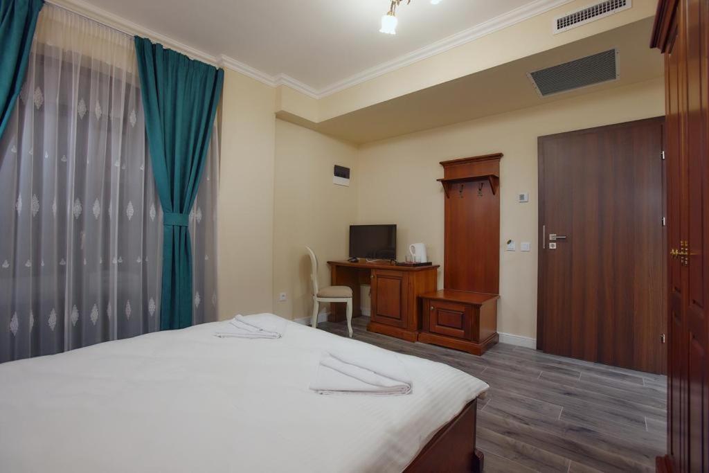Hotel Imperium Botiz Extérieur photo