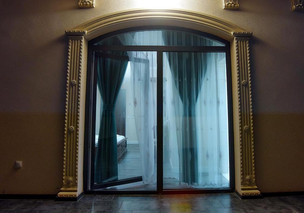 Hotel Imperium Botiz Extérieur photo