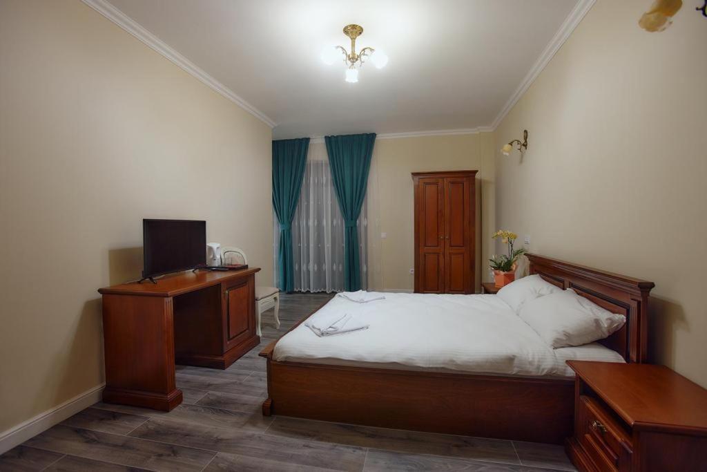 Hotel Imperium Botiz Extérieur photo
