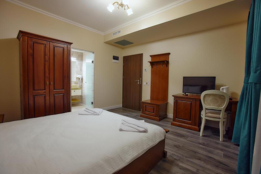 Hotel Imperium Botiz Extérieur photo